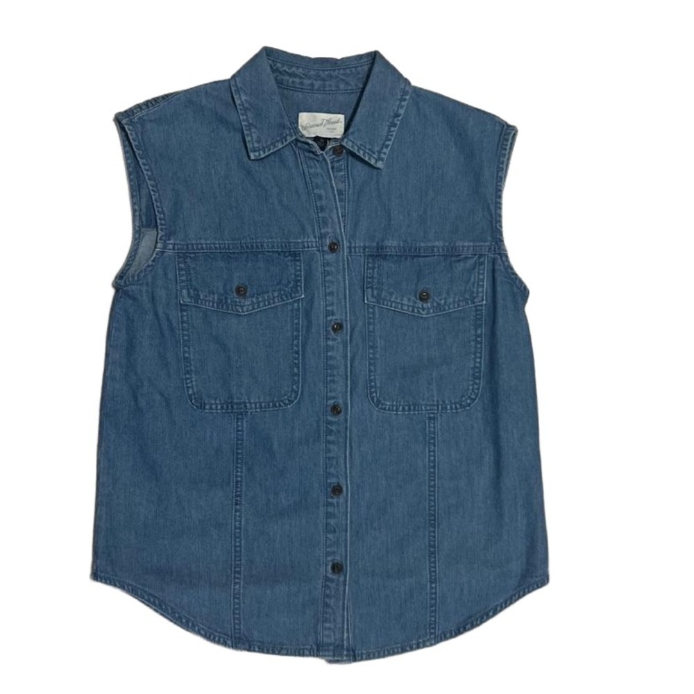 Moving sale! Universal thread denim top size XS but it’ll fit a S too